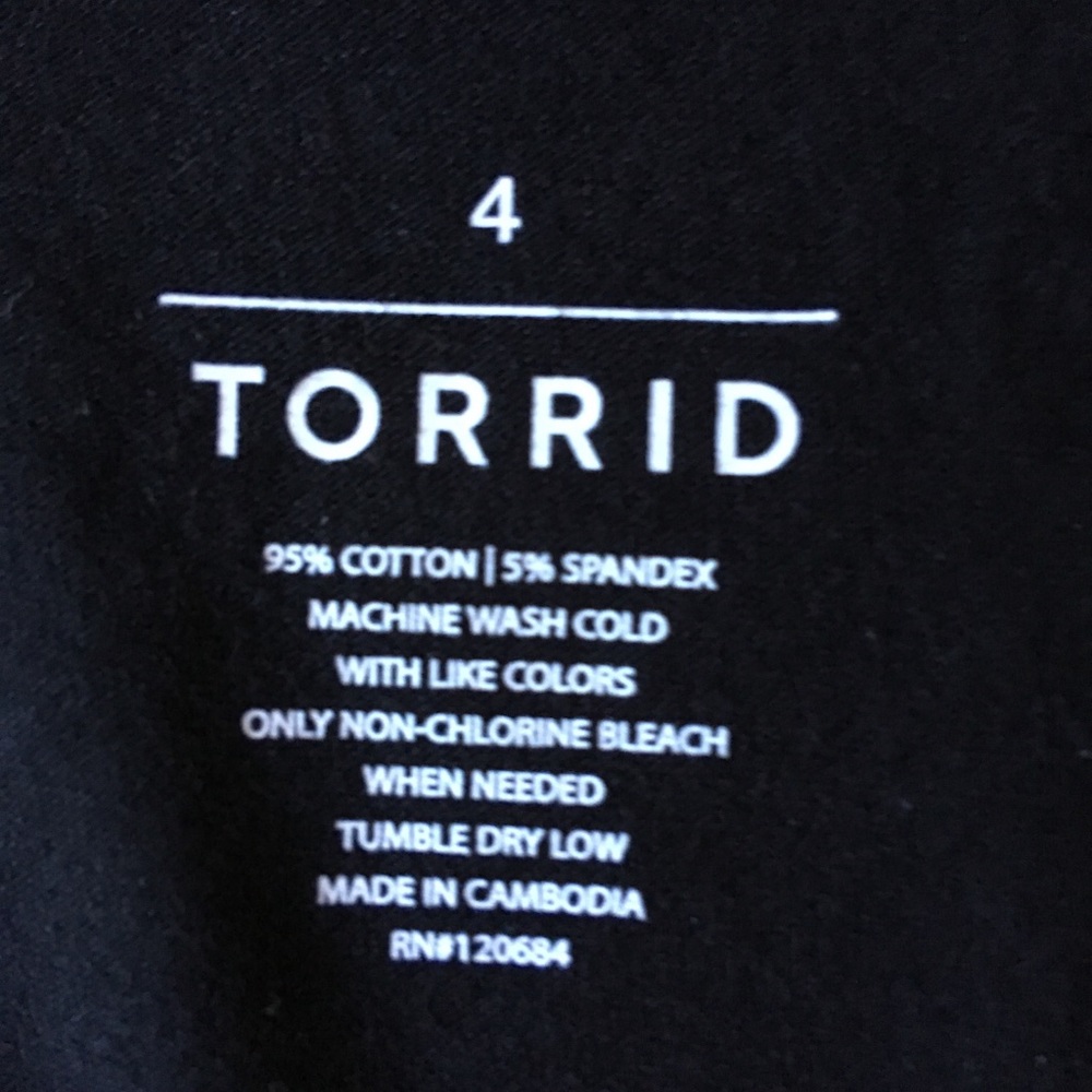 Torrid black skirt with beige stars size 4 - Picture 4 of 4